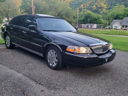 Lincoln Town Car Ultimate Sale By Owner In Elkview Wv