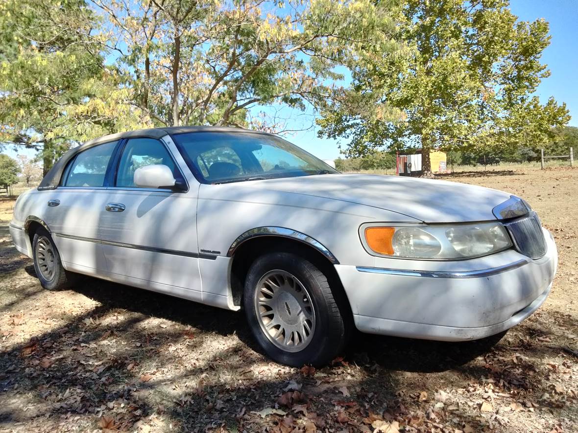 1999 Lincoln Town Car for Sale by Owner in Mcalester, OK 74501