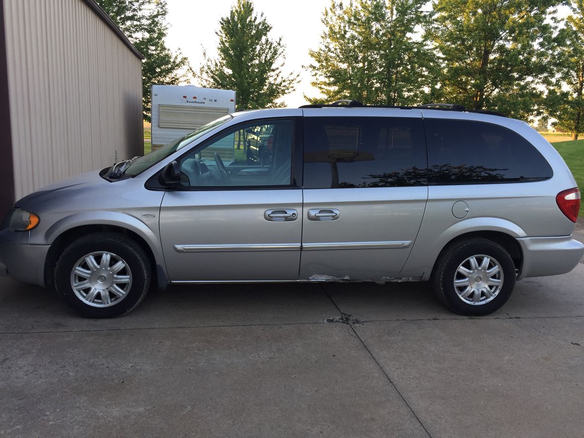 2007 Chrysler Town & Country Sale by Owner in Napoleon, OH 43545